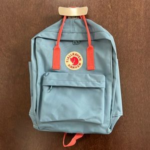 NWOT Fjallraven Kanken Medium Backpack